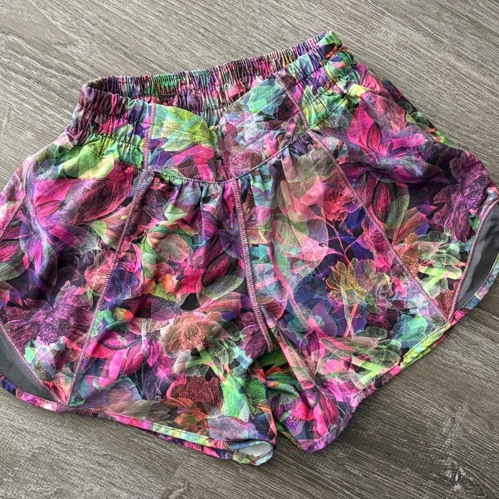 Lululemon Hotty Hot Low-Rise Lined Short 4"